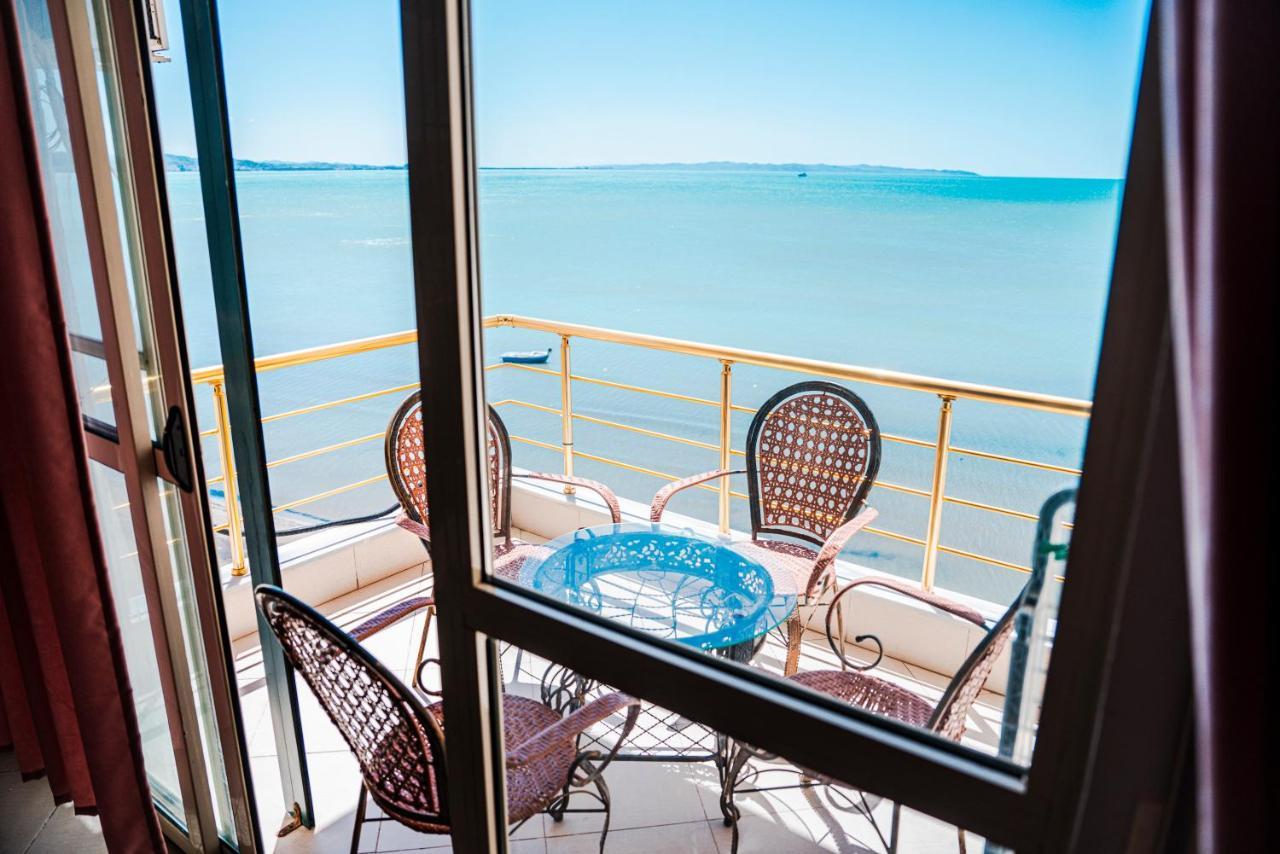 Apartament Cds Durrës Exteriör bild