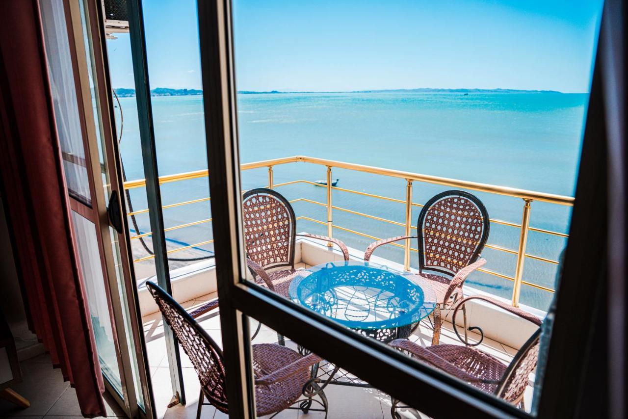 Apartament Cds Durrës Exteriör bild
