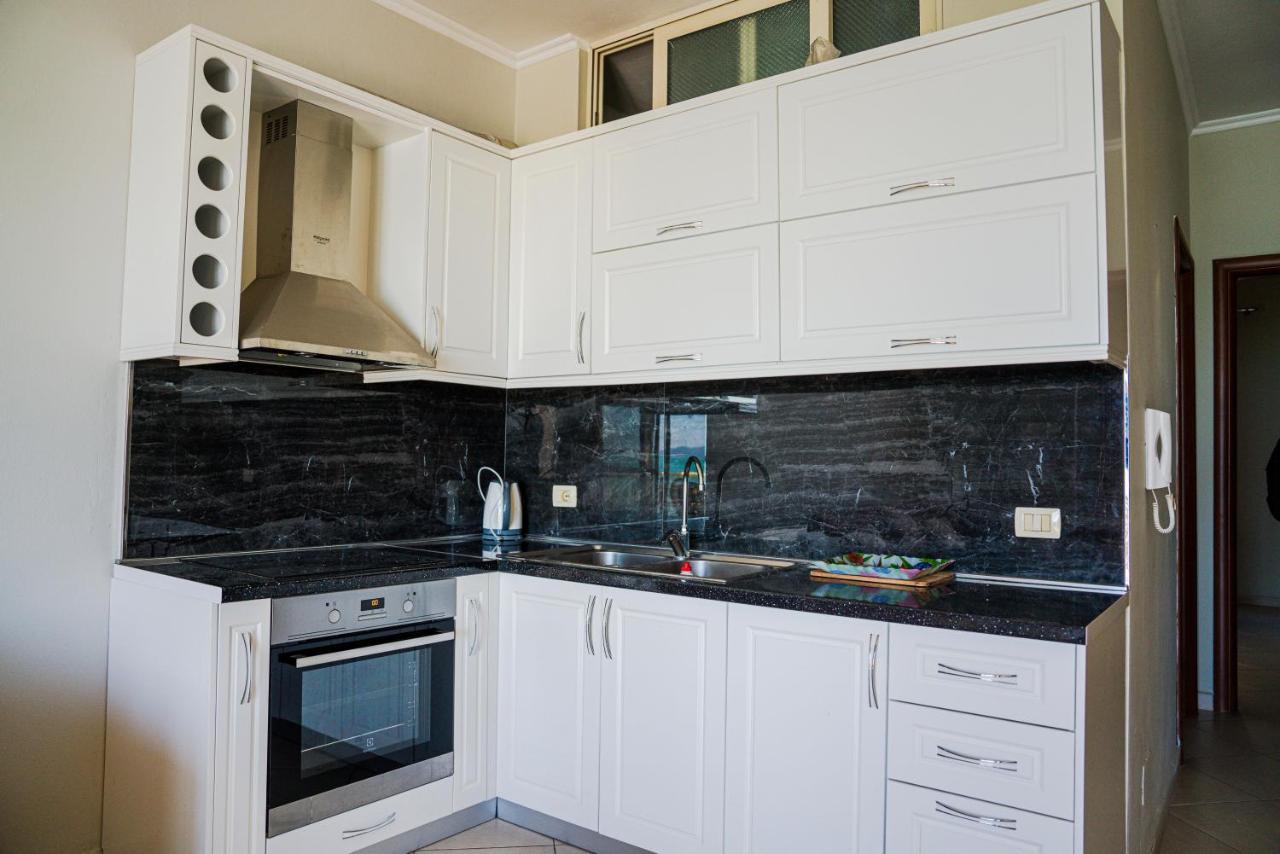 Apartament Cds Durrës Exteriör bild