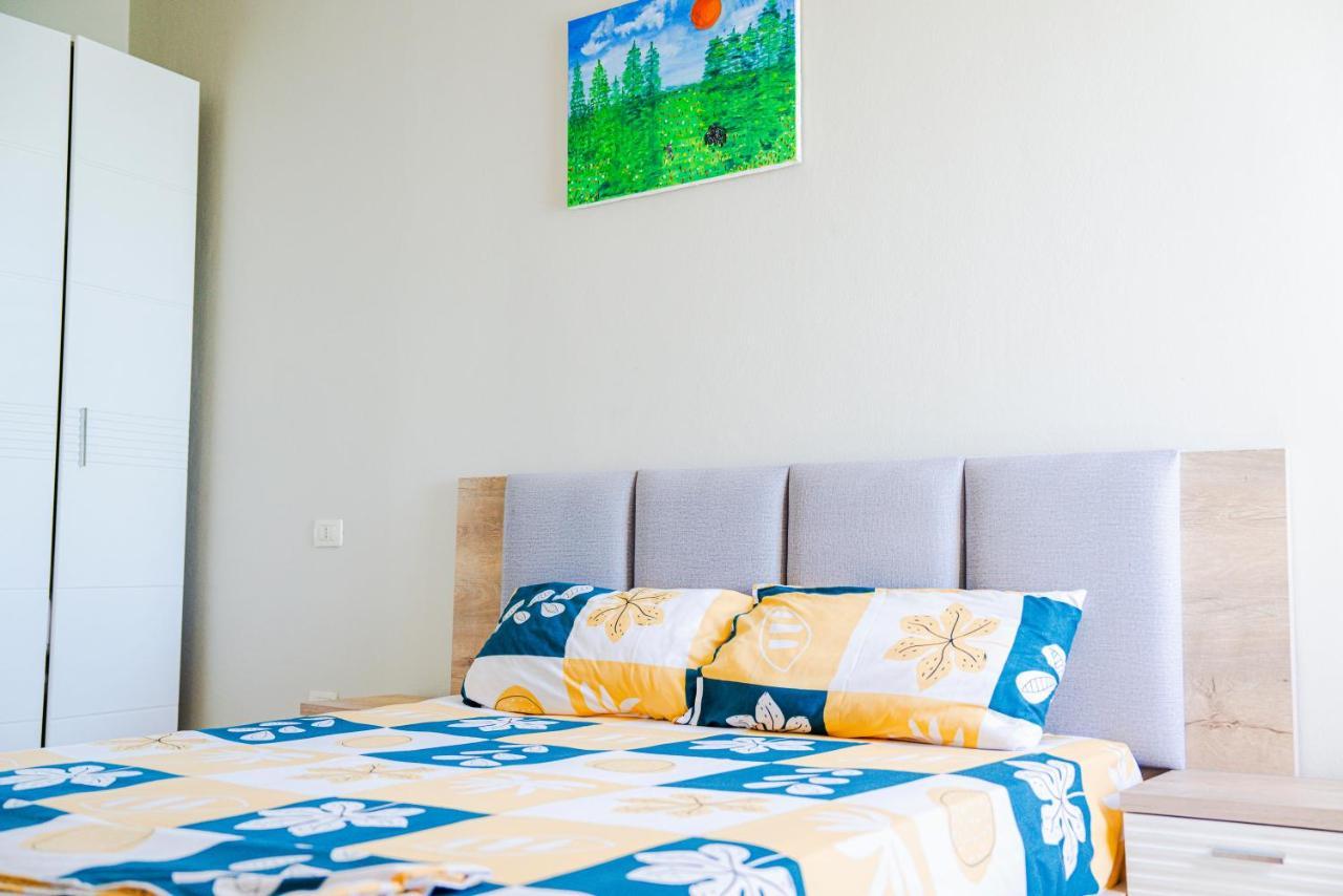 Apartament Cds Durrës Exteriör bild