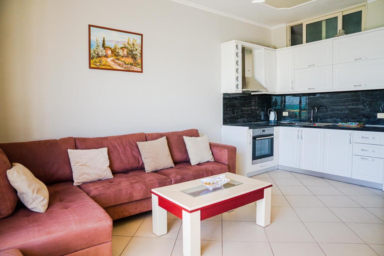 Apartament Cds Durrës Exteriör bild